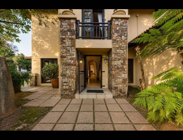 5 BEDROOM HOUSE FOR SALE IN WATERKLOOF RIDGE